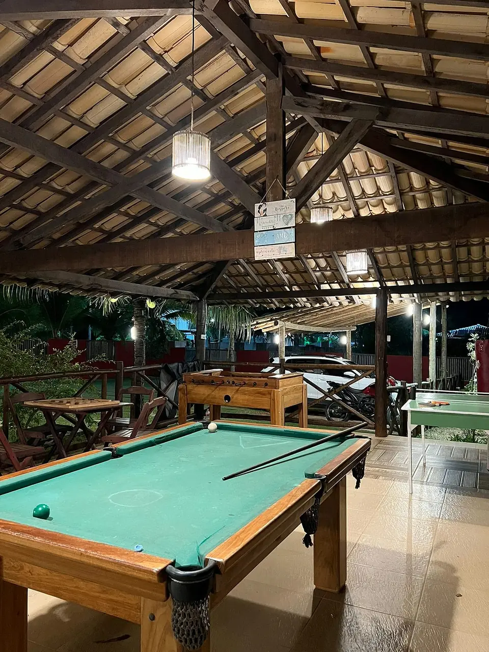 Sinuca, pebolim e jogos de mesa para todas as idades.